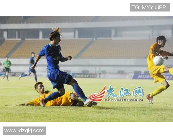 乌得勒支青年队迎战前进之鹰力争胜利展现青春风采